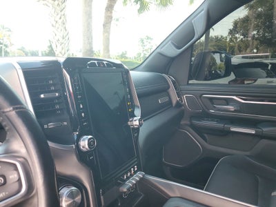 2020 RAM 1500 Laramie Crew Cab 4x2 5'7" Box