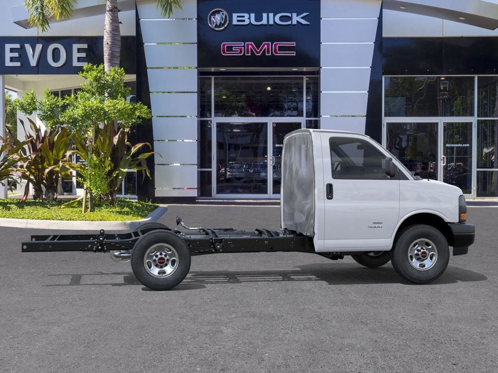 2026 GMC Savana Cutaway 3500 1WT