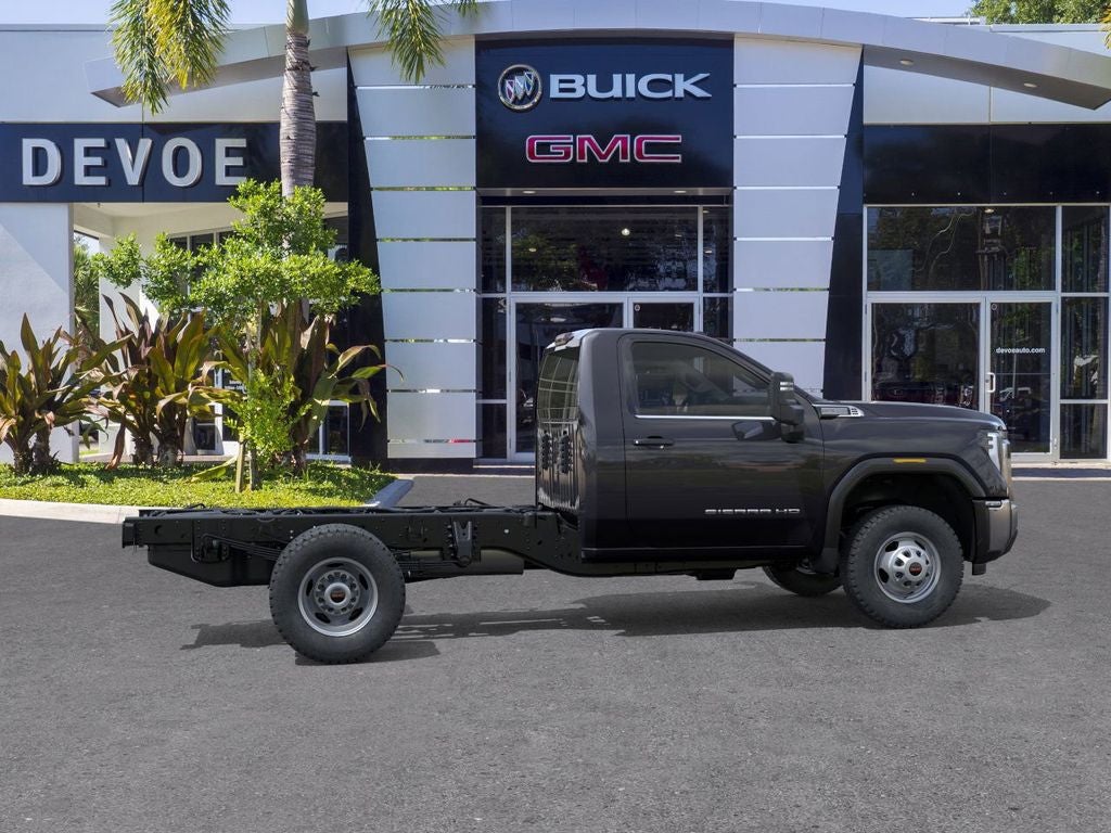 2025 GMC Sierra 3500 HD Chassis Cab Pro