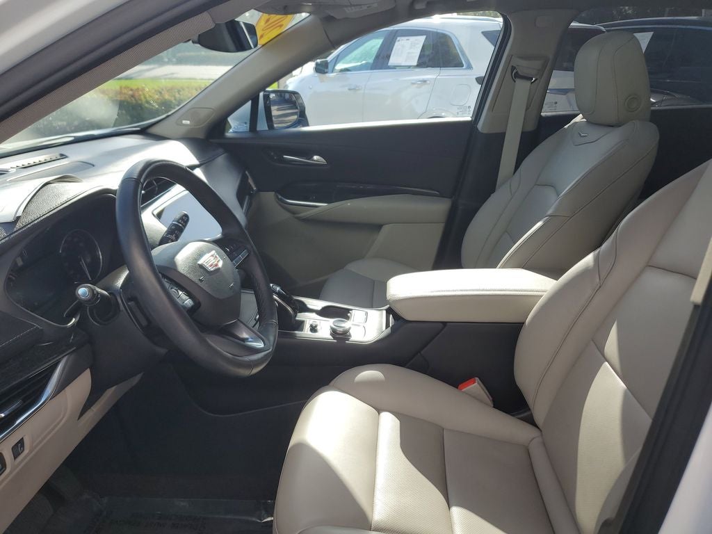 2023 Cadillac XT4 Premium Luxury