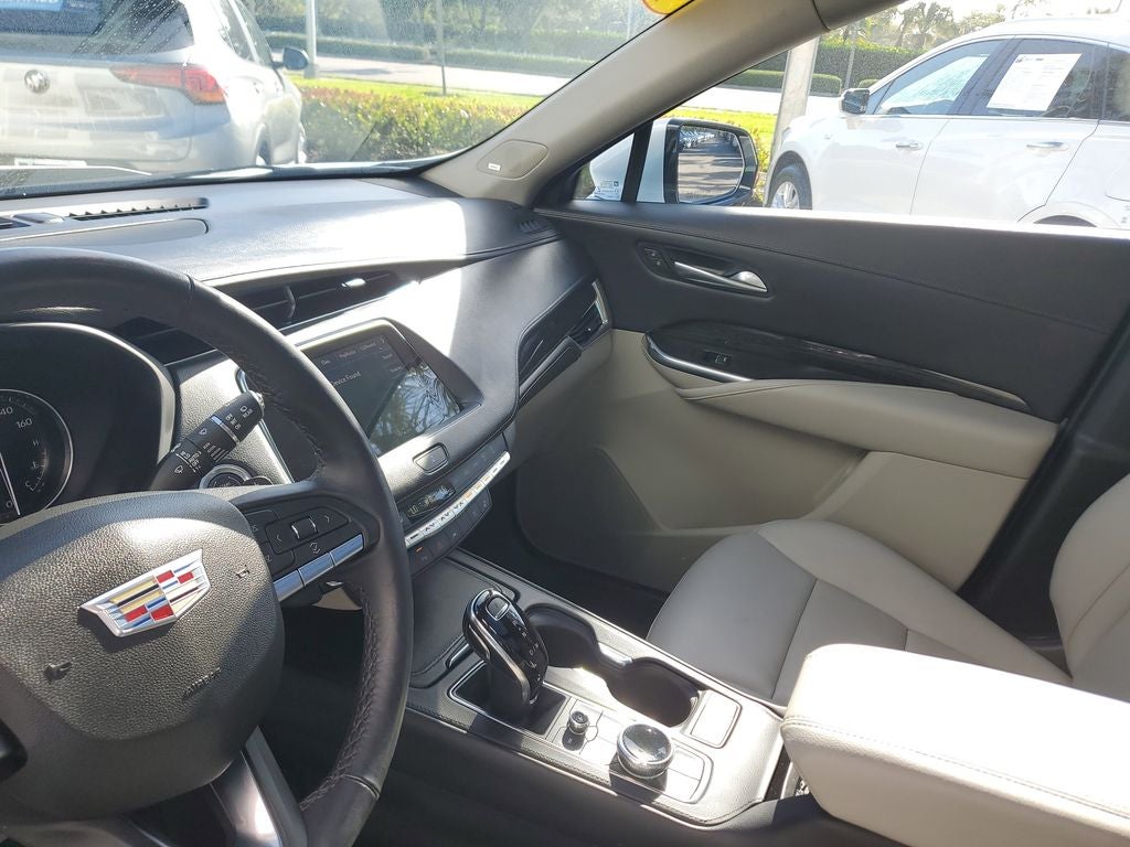 2023 Cadillac XT4 Premium Luxury