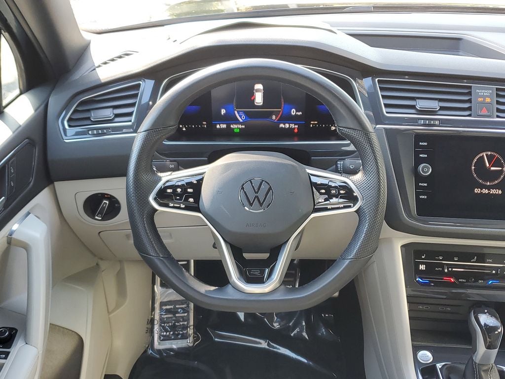 2023 Volkswagen Tiguan SE R-Line Black