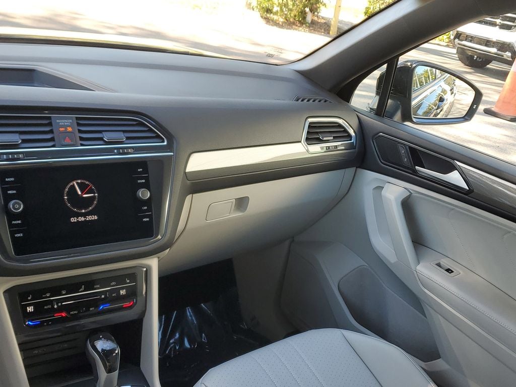 2023 Volkswagen Tiguan SE R-Line Black