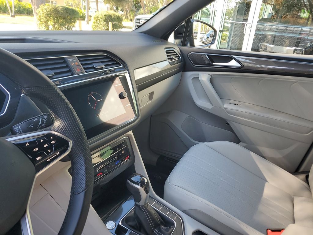 2023 Volkswagen Tiguan SE R-Line Black