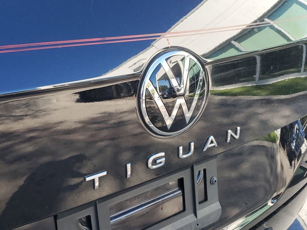 2023 Volkswagen Tiguan SE R-Line Black