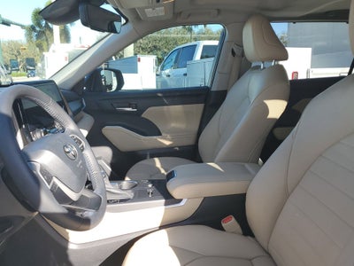 2023 Toyota Highlander L