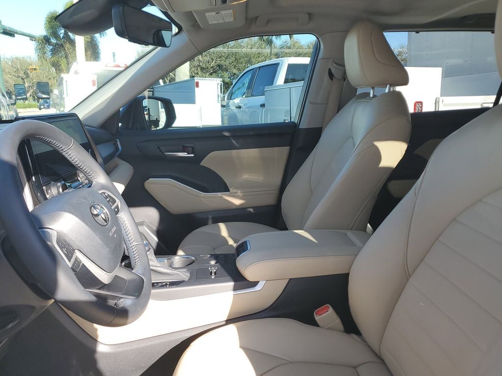 2023 Toyota Highlander L