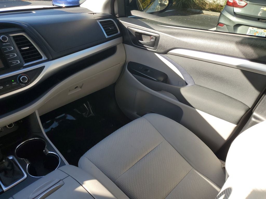 2019 Toyota Highlander LE