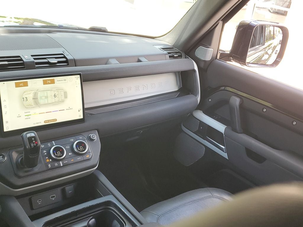 2023 Land Rover Defender 130 SE