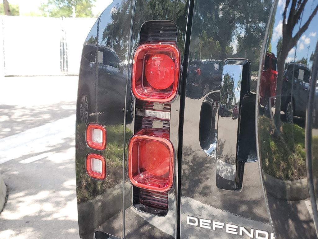 2023 Land Rover Defender 130 SE