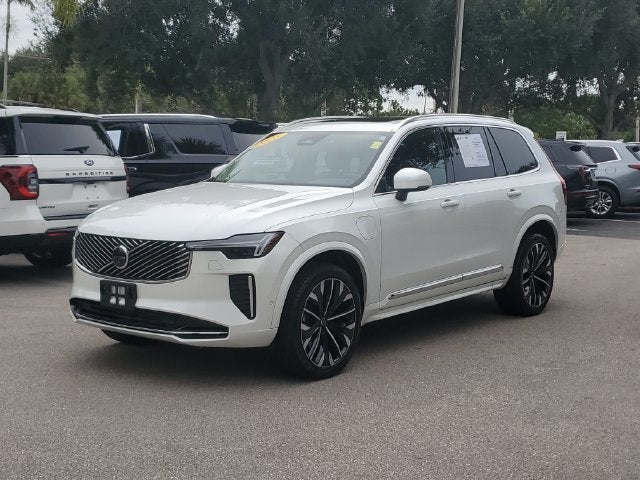 2025 Volvo XC90 Plug-In Hybrid T8 Plus 7-Seater